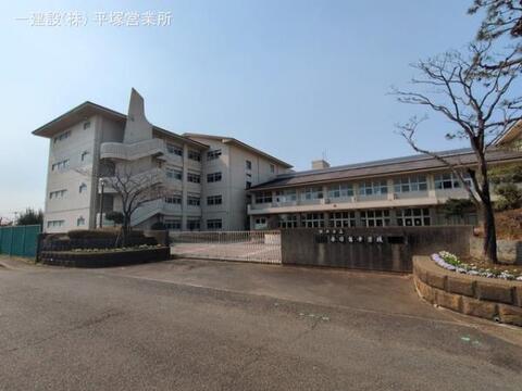 綾瀬市立春日台中学校:560m