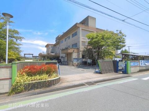 三郷市立南中学校:2100m