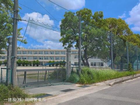 高浜市立吉浜小学校:320m