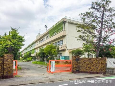 上尾市立東小学校:790m