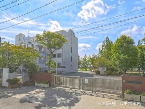 松伏町立松伏第二中学校:1140m