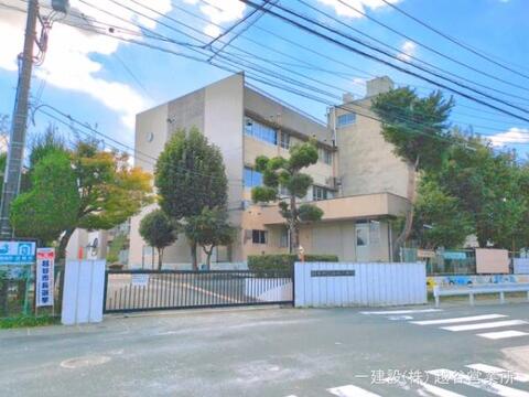 越谷市立桜井小学校：530m