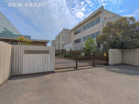 八千代市立東高津中学校：790m