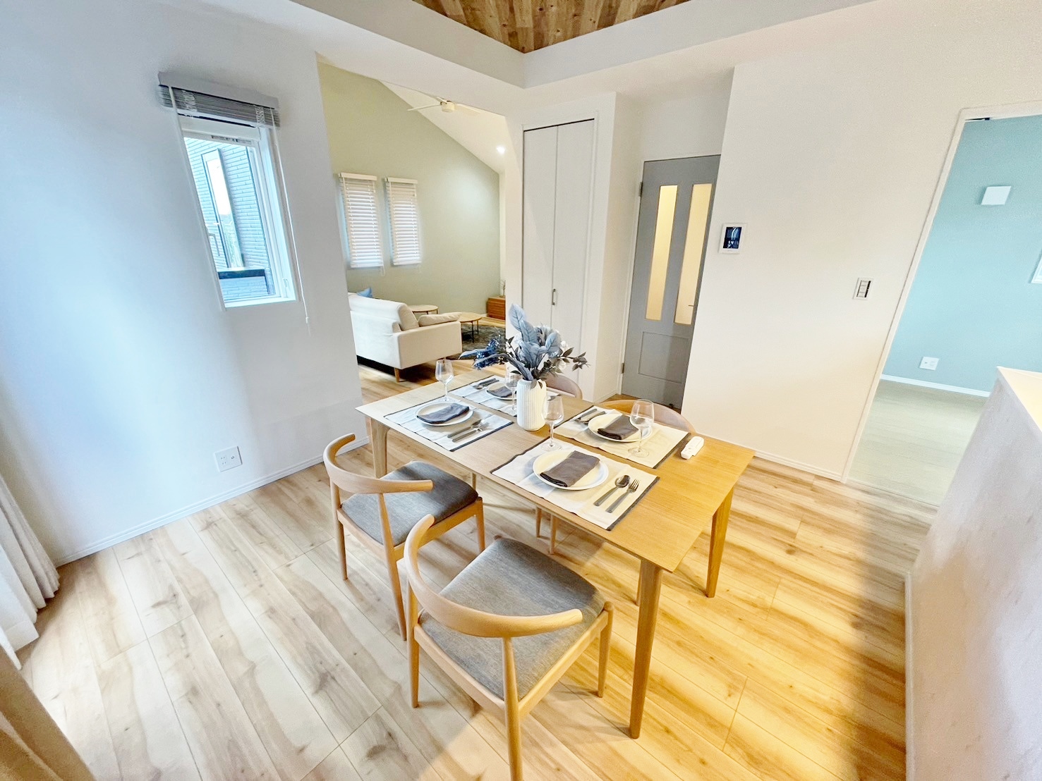 家族が集まるリビングは明るく開放的な空間を実現。