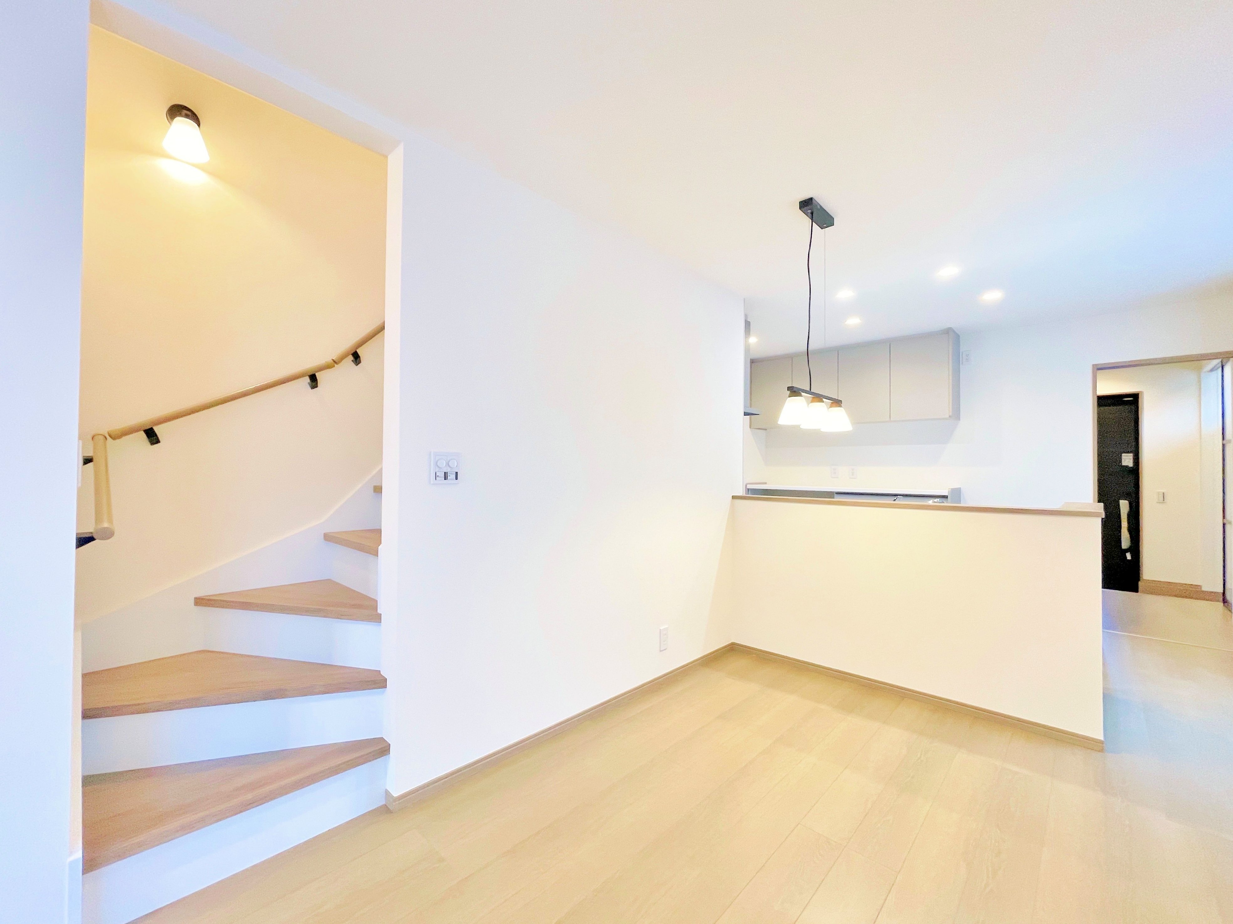 リビング階段は慌しい朝でも家族が顔を合わせ、コミュニケーションを育みます。