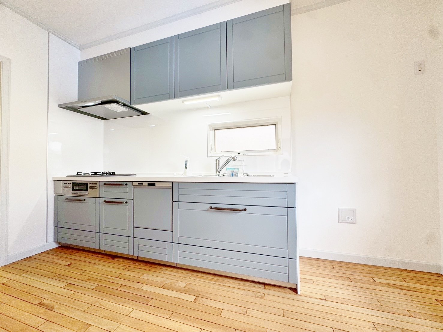 オシャレなカラーが印象的なキッチンです。