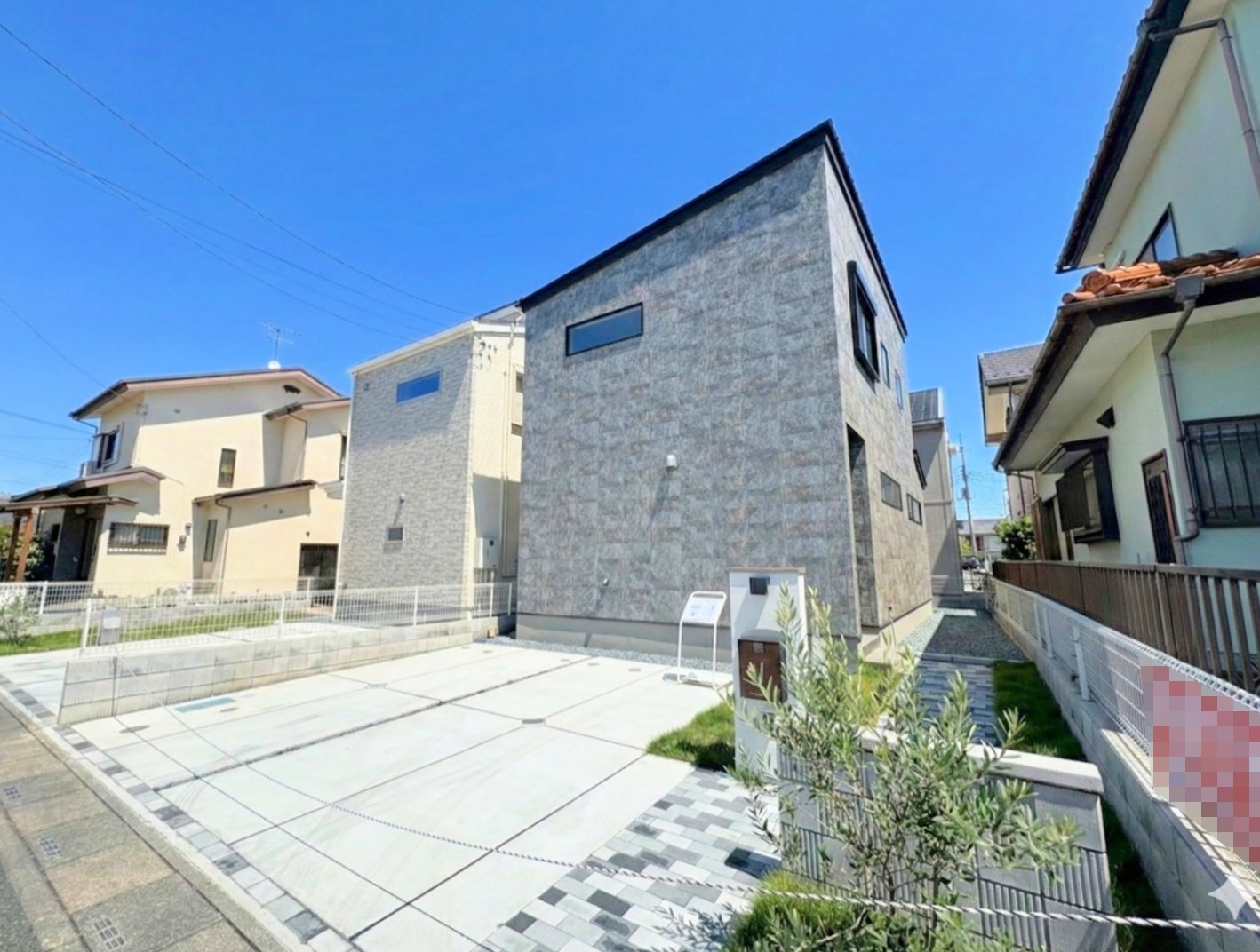 スーパーやドラッグストアなどが近く、毎日のお買い物にも便利です。