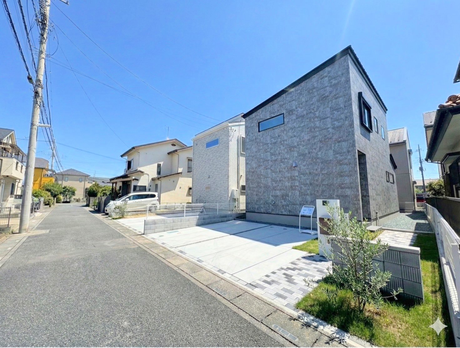 リビング上部には開放感を感じられるスカイシアターを設けています。