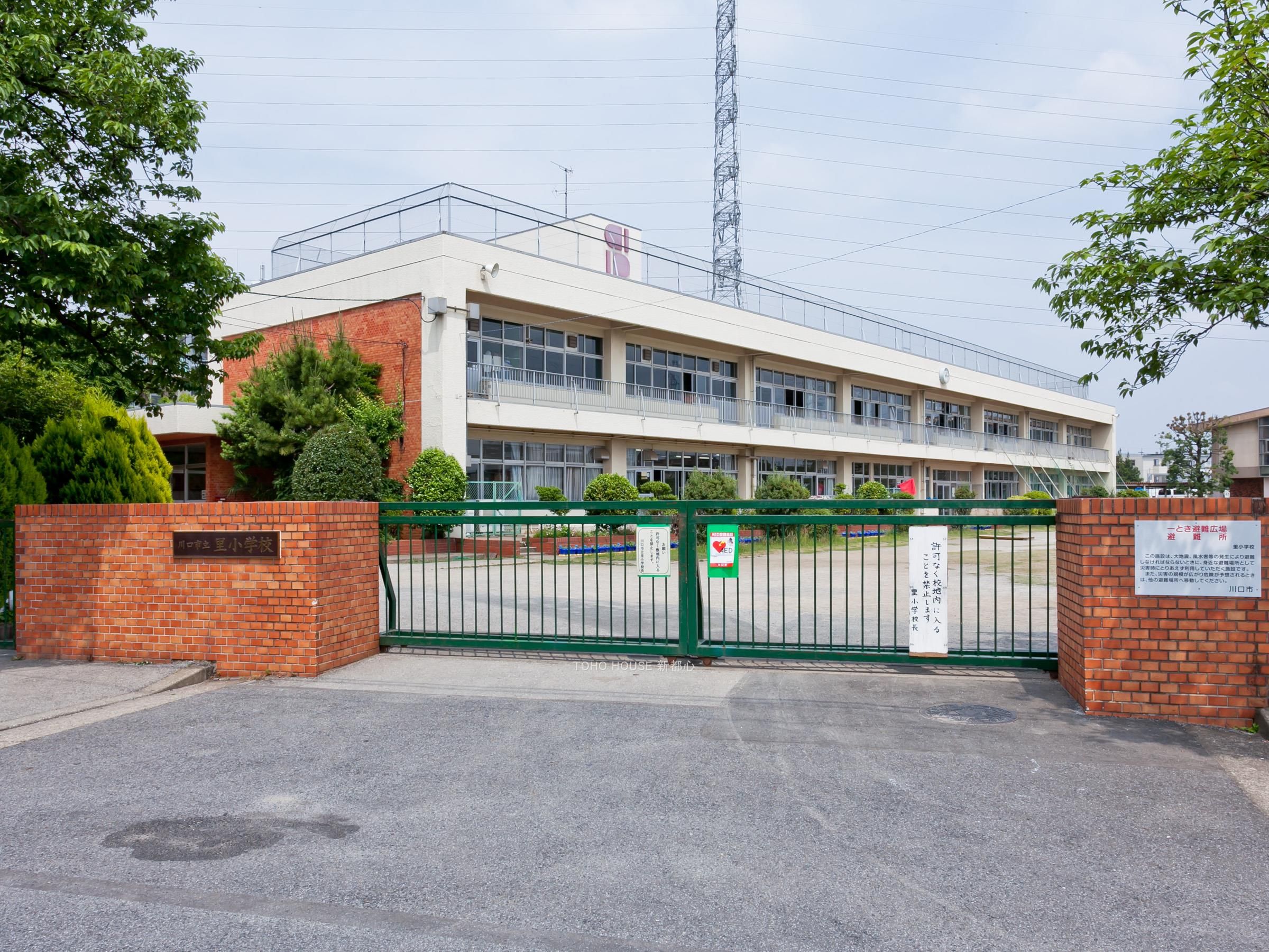川口市立里小学校まで約600m