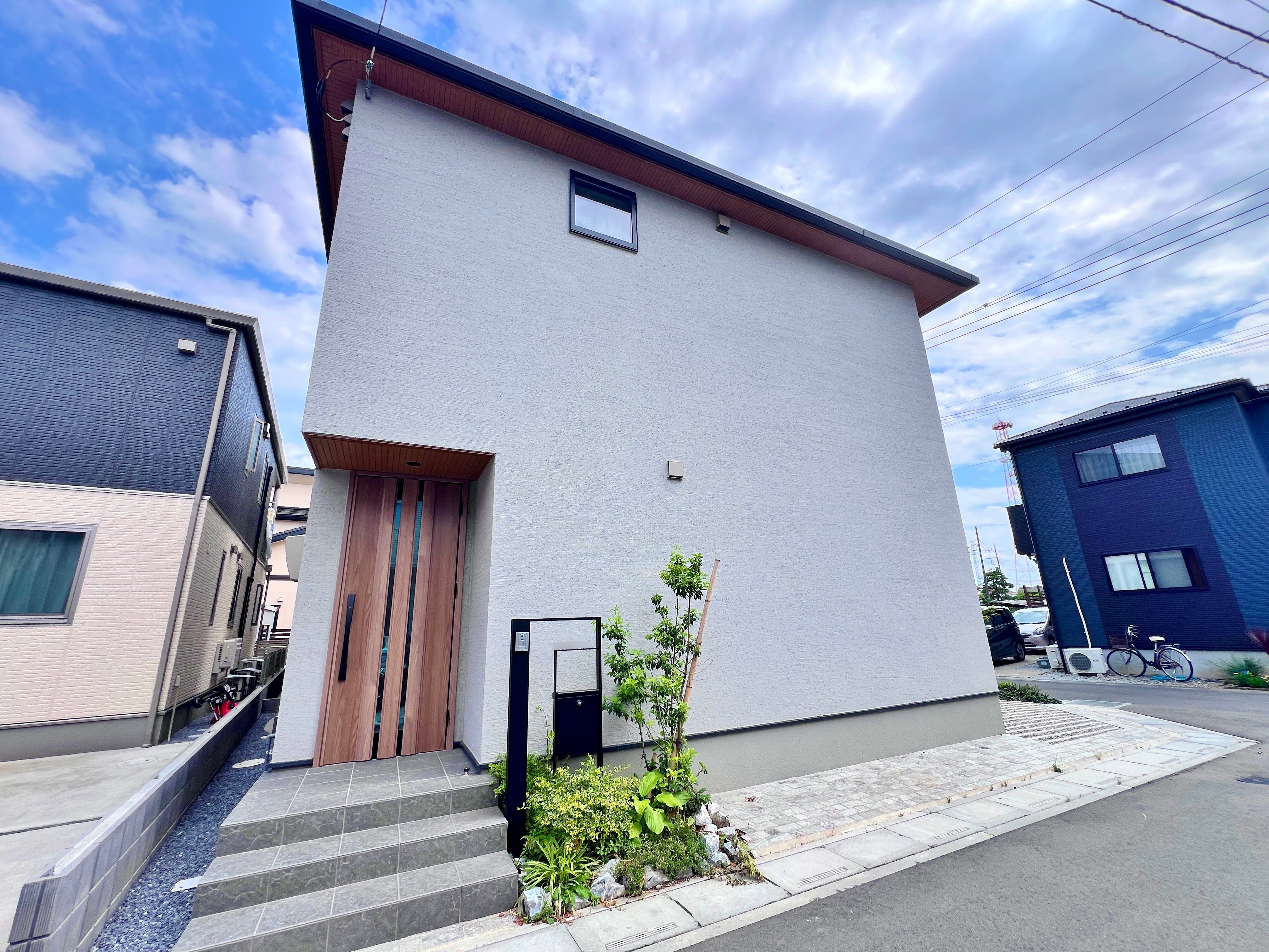 小学校まで徒歩10分でお子様の通学にも便利です。