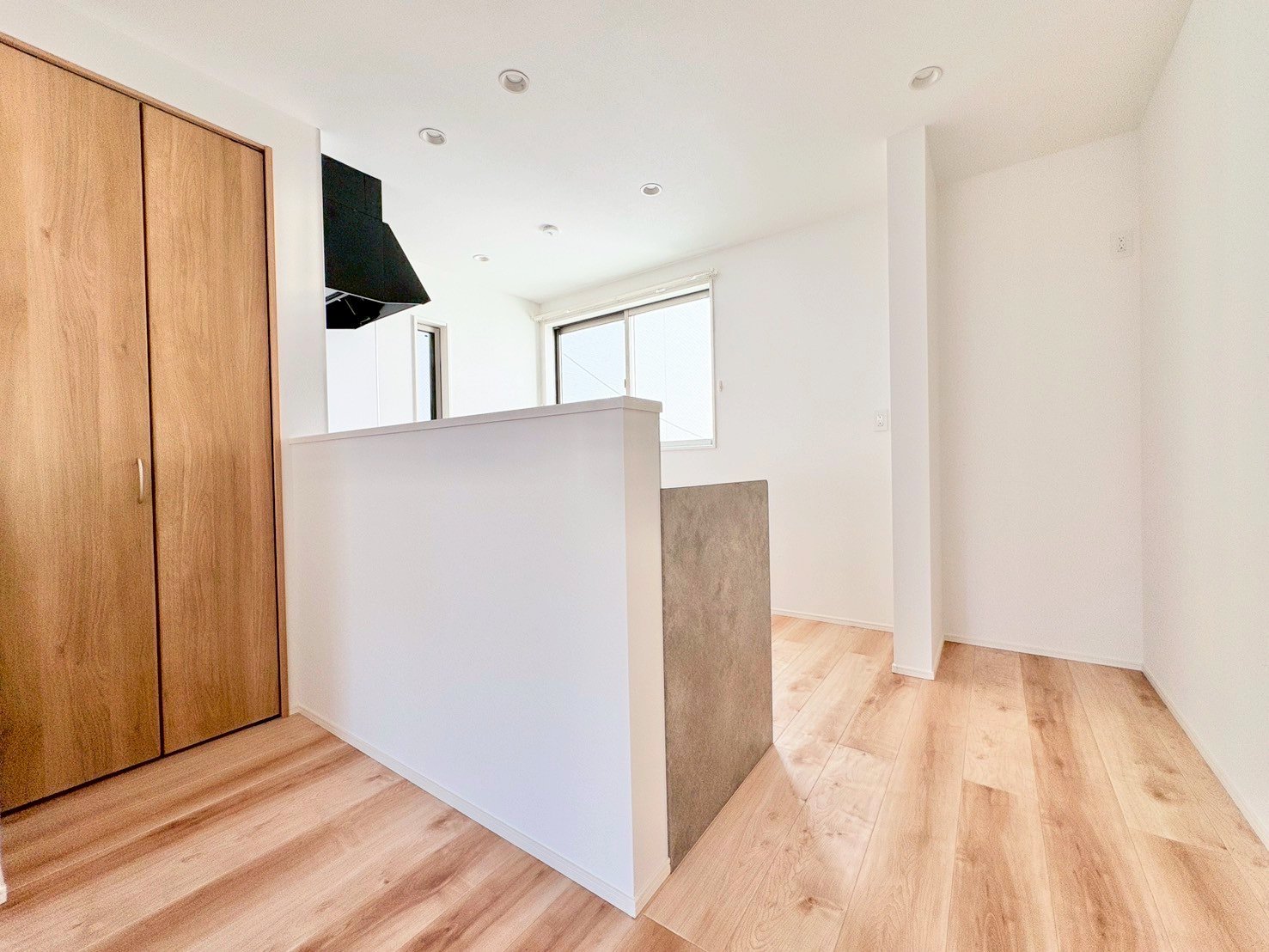 家族との対話が楽しめるキッチンスペースを採用。