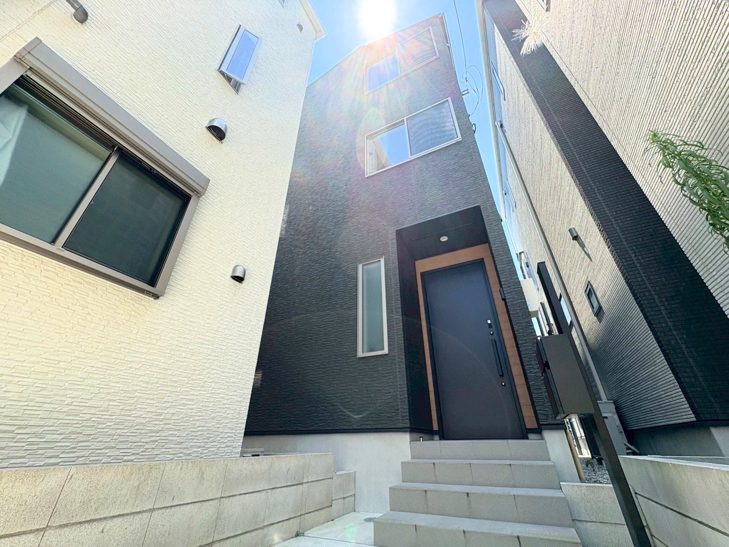 浦和駅徒歩17分、小・中学校まで徒歩9分以内の立地。