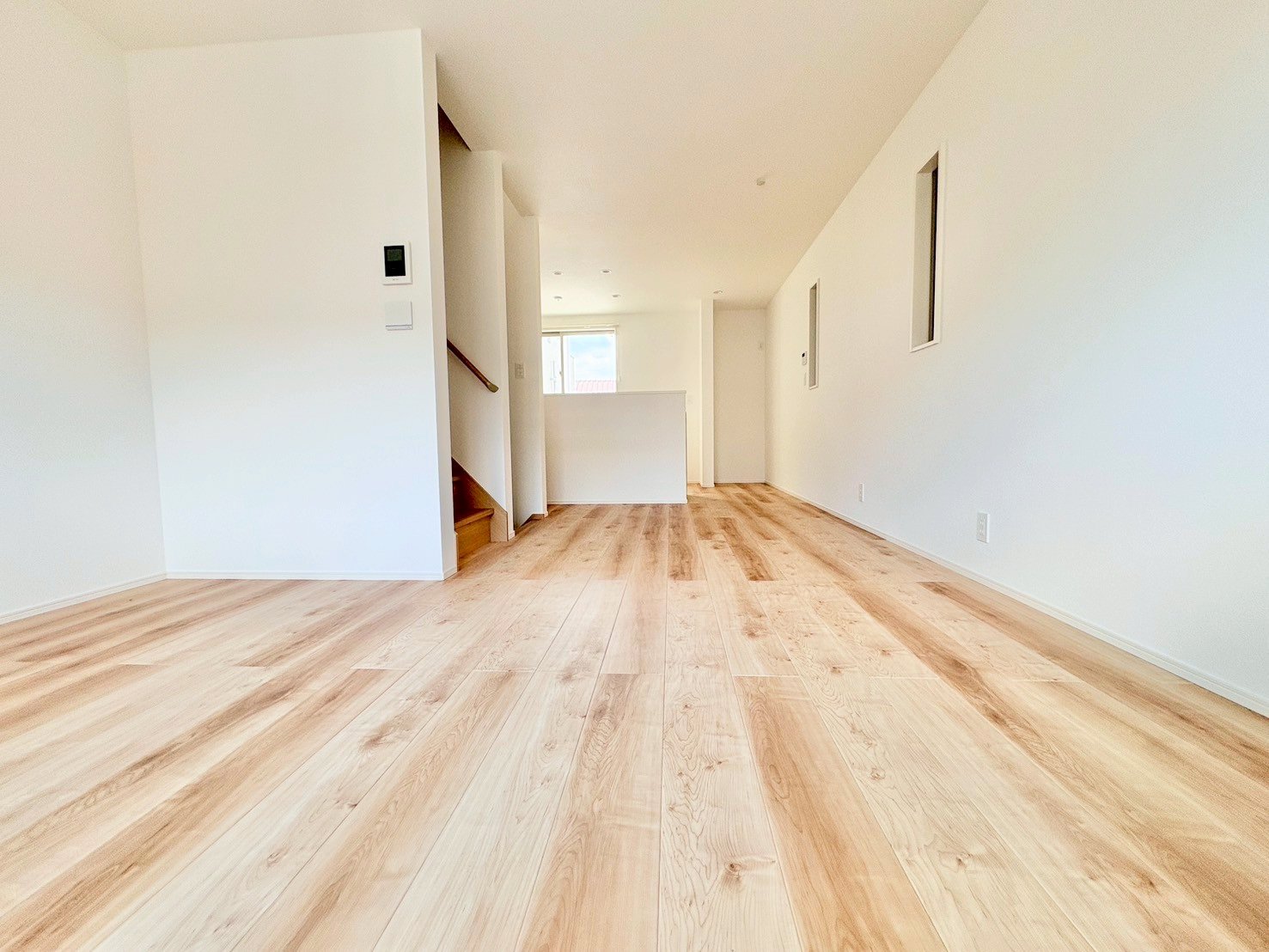 リビングには床暖房を完備し、寒い季節も快適です。