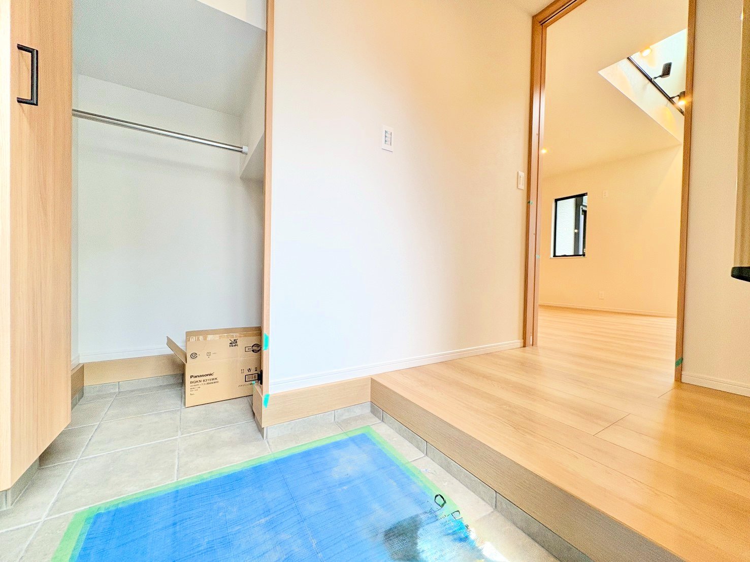 室内に持ち込みたくないものをすっきりしまえます。