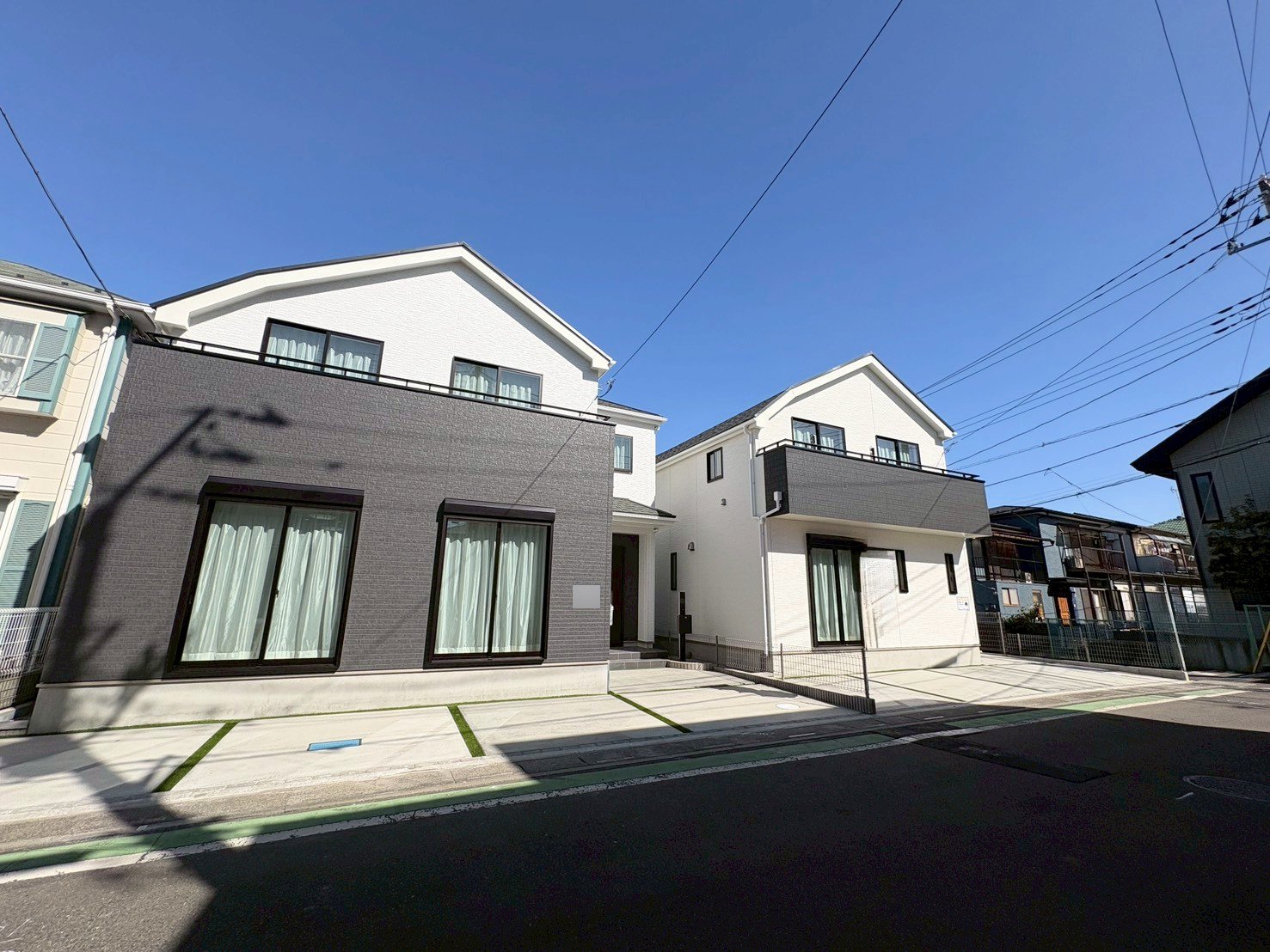 左側が当物件。指扇駅徒歩20分の立地。この街ならではの美しい風景の物語が室内に展開します。