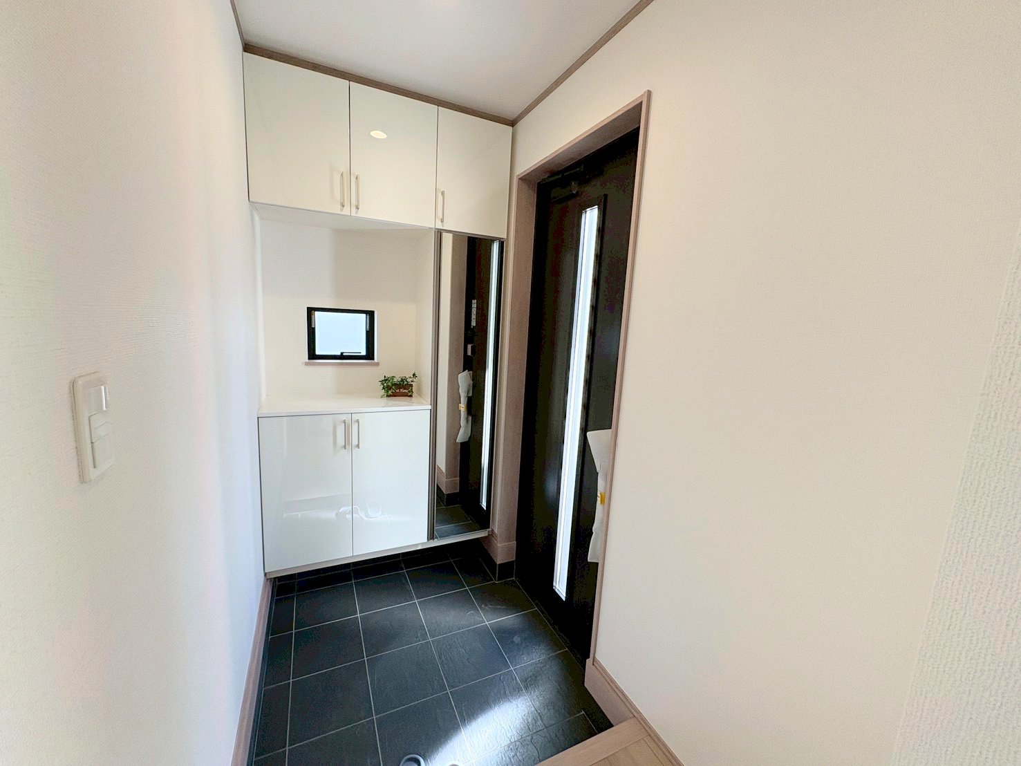 家のシンボルともいえる玄関は訪れる人を魅了します。