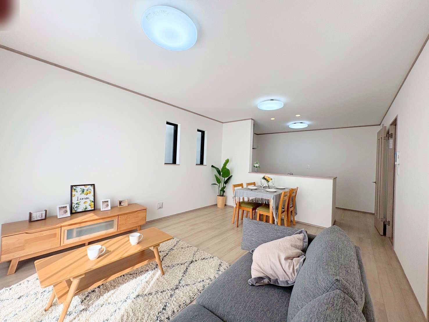 LDK15帖＋続き間洋室6帖の開放的な空間が広がります。