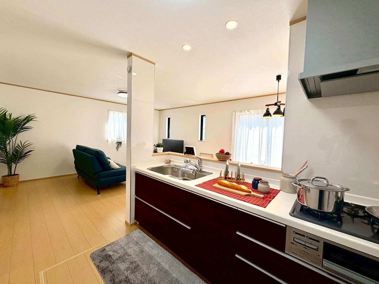 明るい印象のダイニング。食事の時間がもっと楽しくなりそうです。