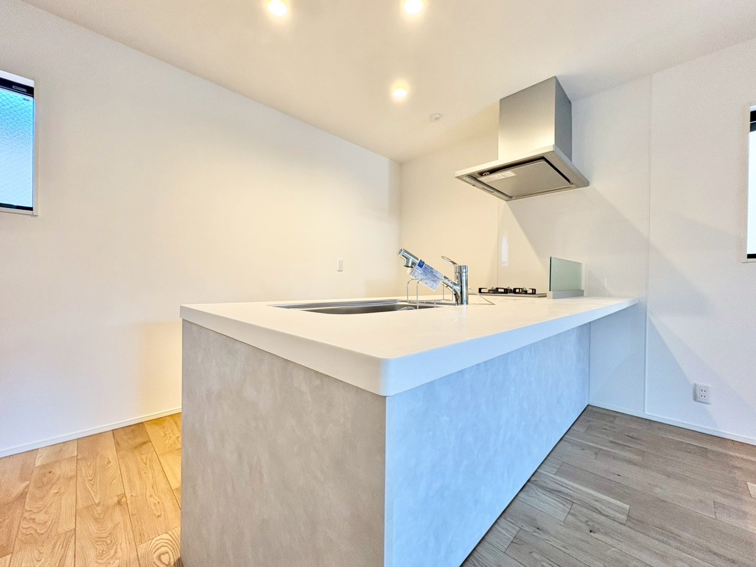 家族とのコミュニケーションを楽しめる対面キッチン。