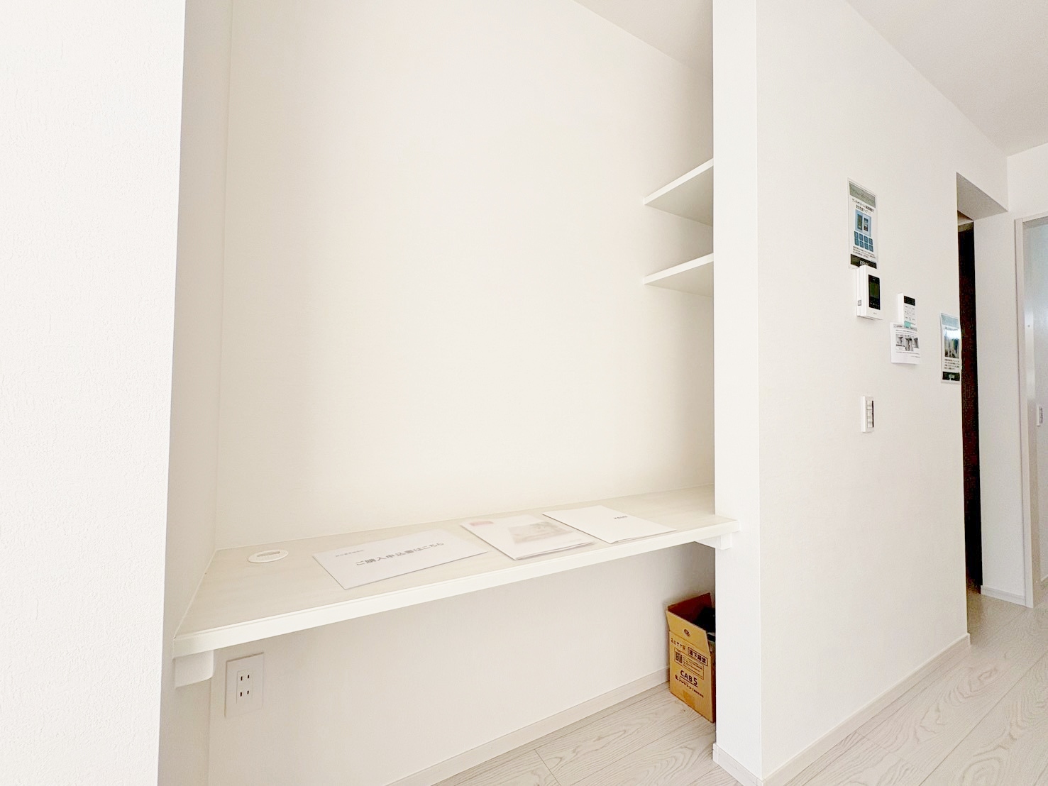 リビングには多用途にお使いいただける便利なカウンターを設けました。