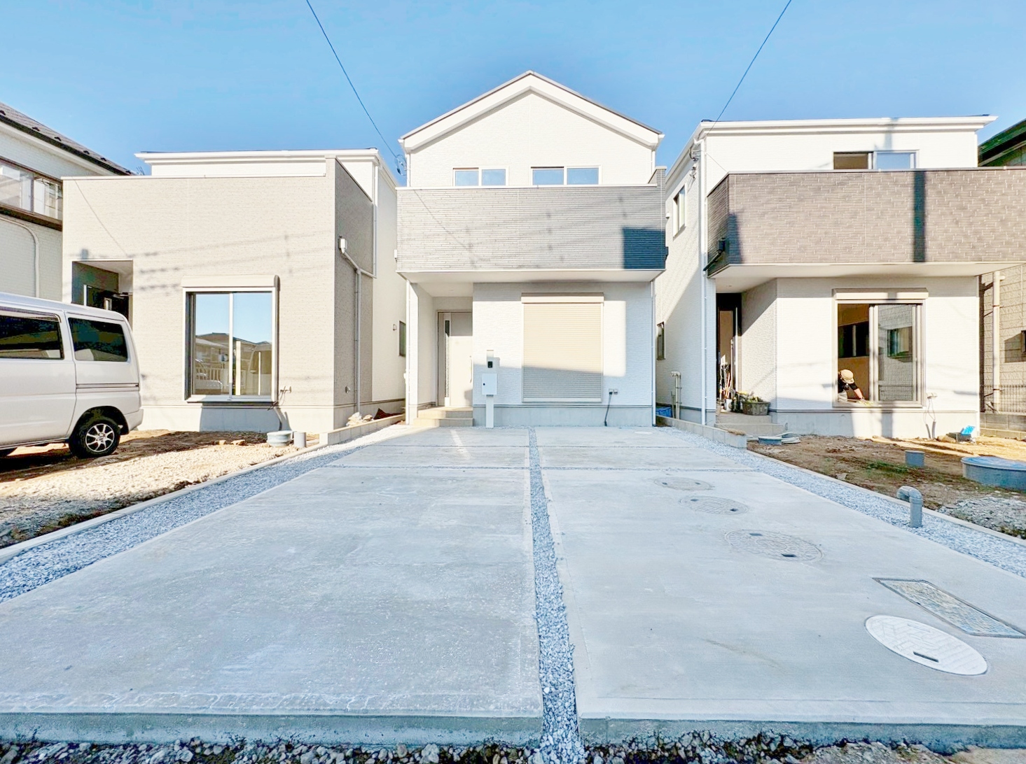 中央が当物件。東川口駅、浦和美園駅まで徒歩約20分の立地。