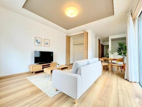 豊かな光と風を運んでくれるわが家自慢の場所。※現況の物件写真に、ＣＧによる画像処理がされています。