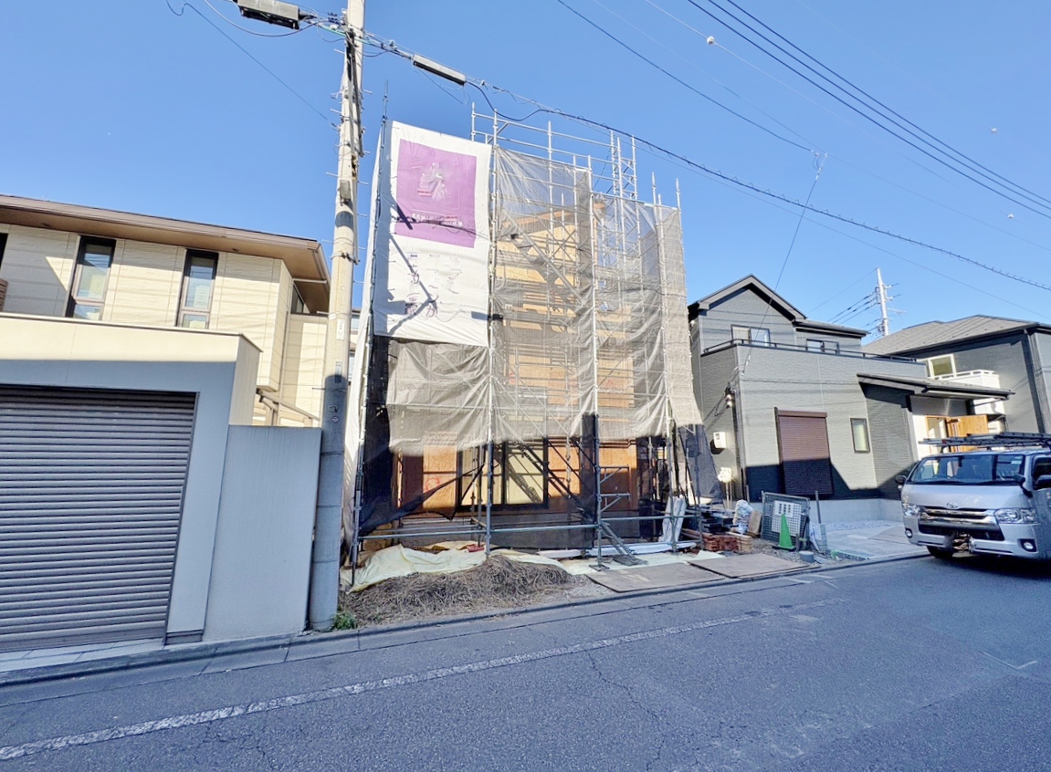 南東6m公道に面した邸宅。(令和7年12月 撮影)