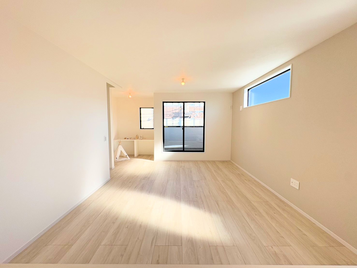 人気の対面式キッチンで一体感のあるＬＤＫ。