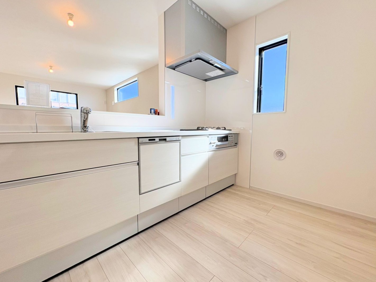 材料を並べたり盛り付けたり、作業しやすい広さを確保しました。