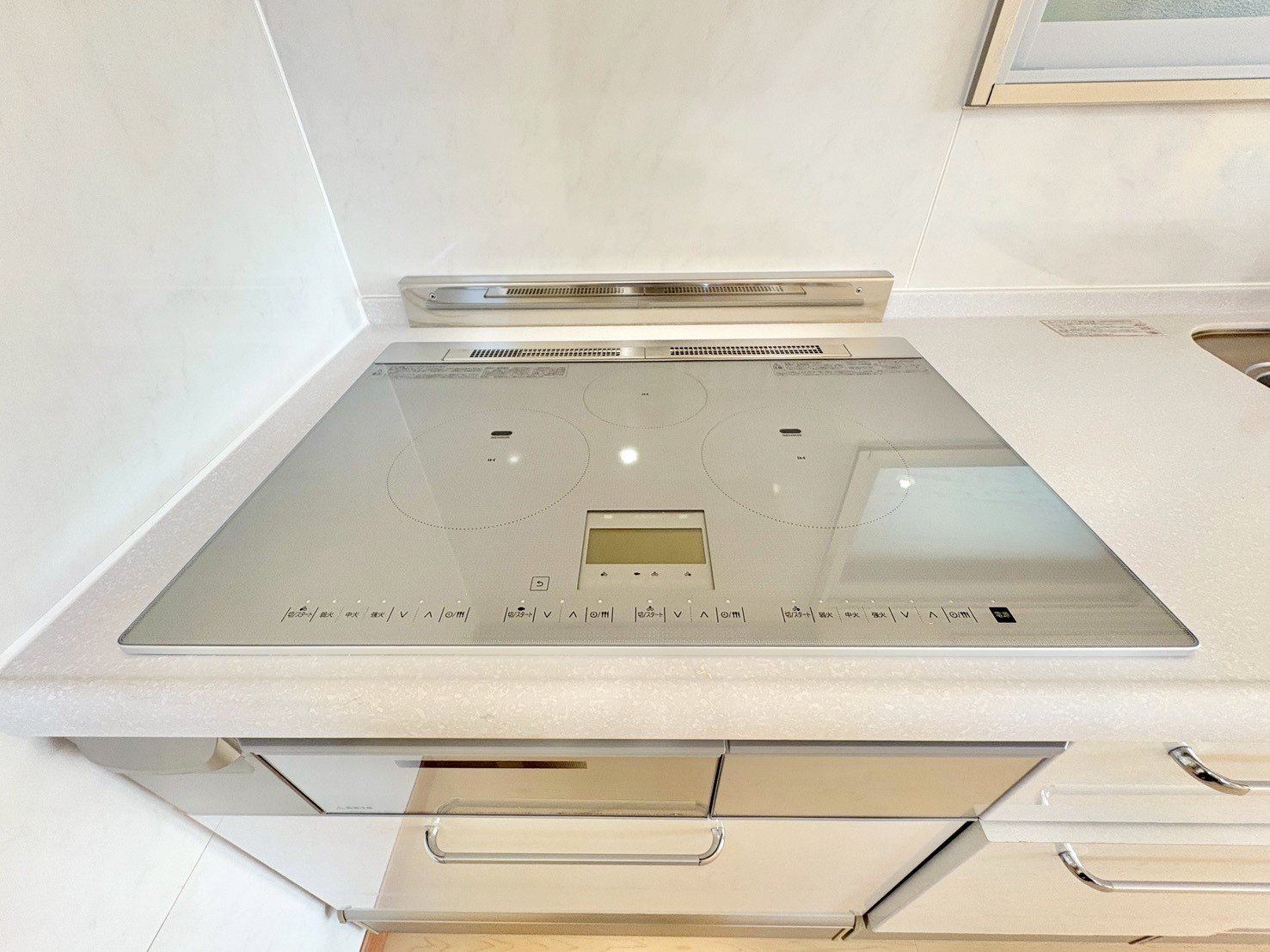 IHコンロは火を使わない安全面に加え、使用後のお手入れもさっとひと拭きで簡単です。