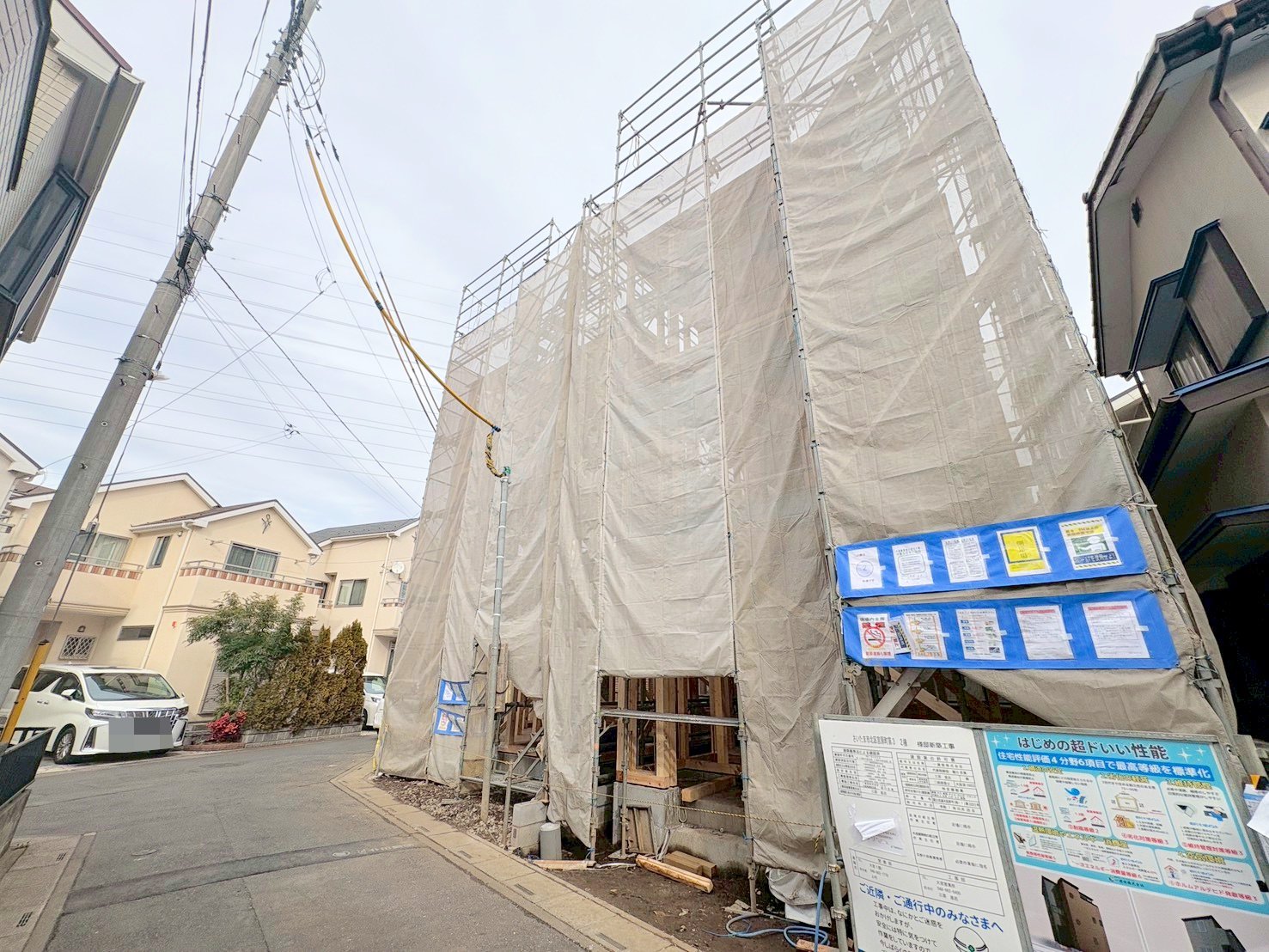 雨や風、雪などから車を守ってくれるビルトインガレージを採用。(令和8年2月 撮影)