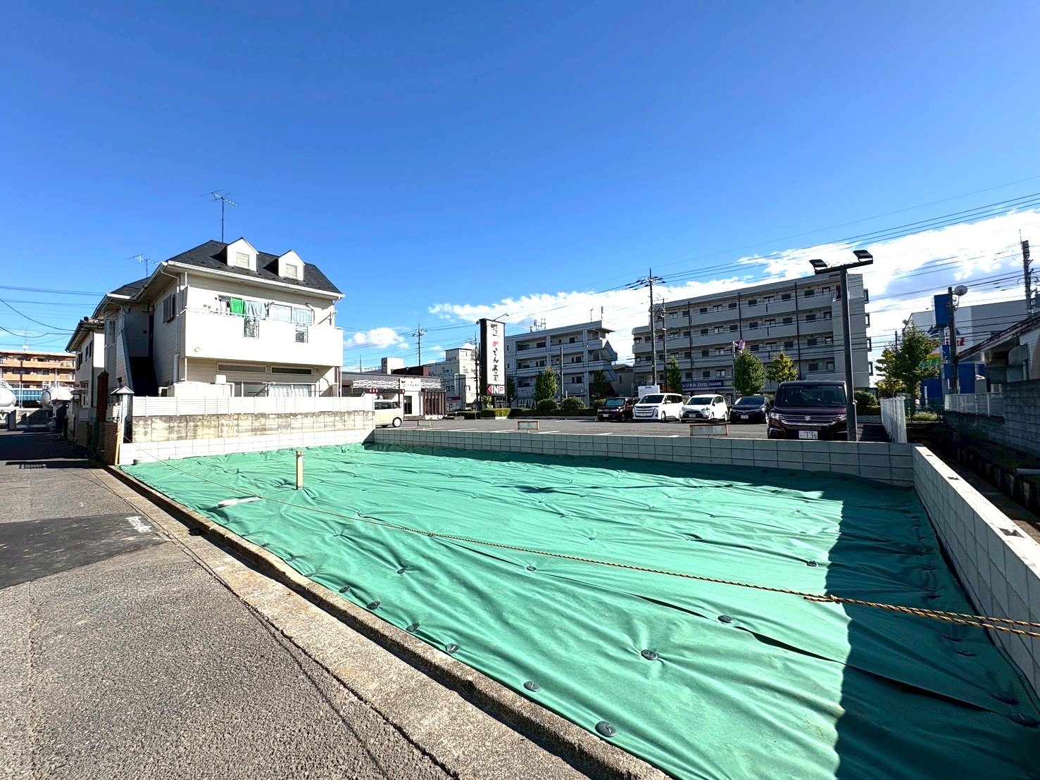 床暖房完備の広々LDK。充実の設備・仕様で新生活を快適にスタートできます。(令和7年11月 撮影)