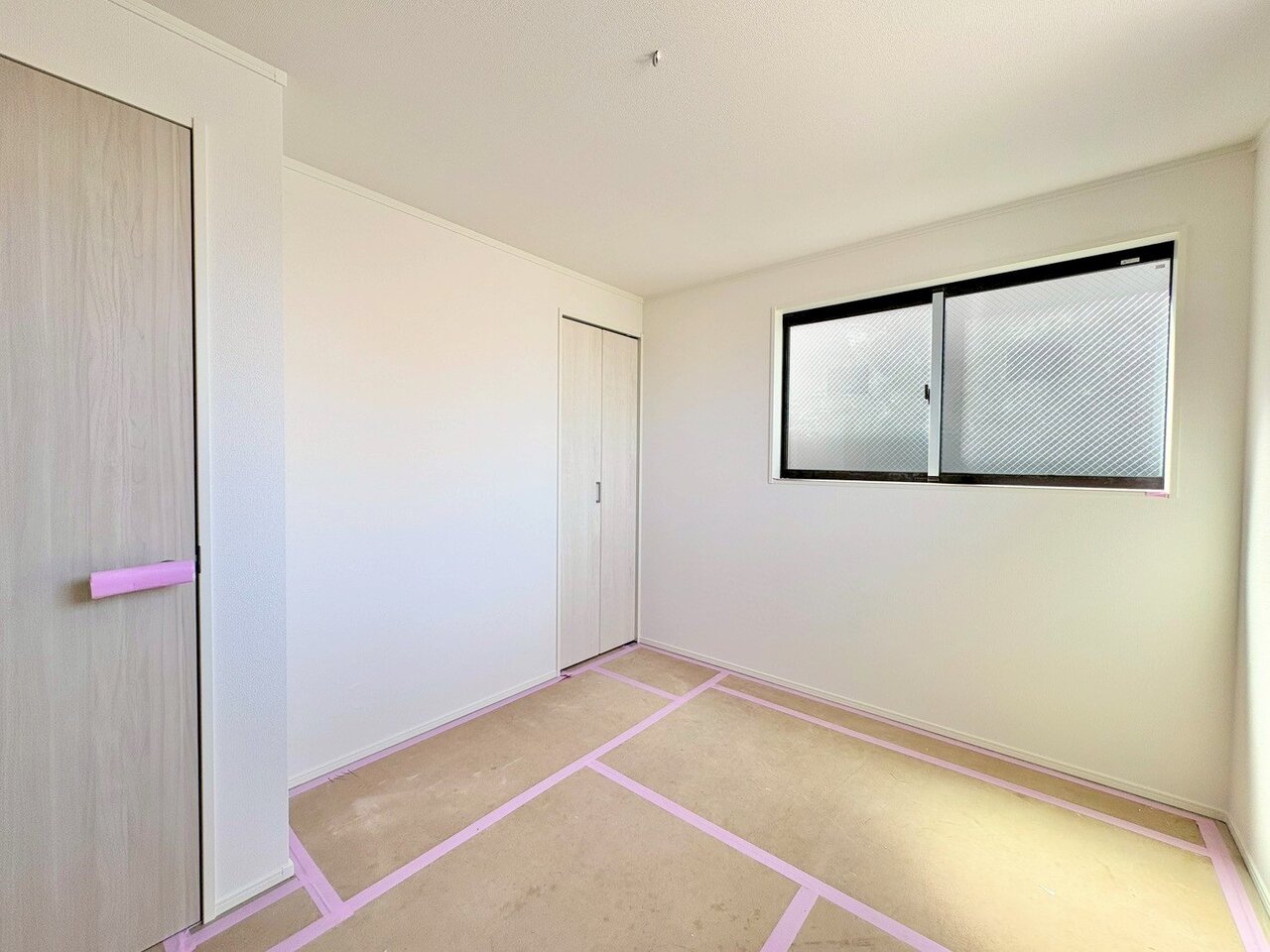 家具やレイアウトでお好みの空間を創り上げられます。(令和8年4月 撮影)