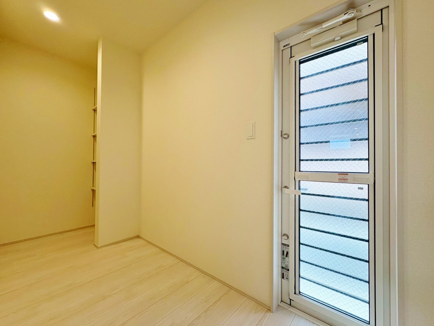 キッチンにはパントリーを設け、色々な物を収納できるスペースを確保しました。