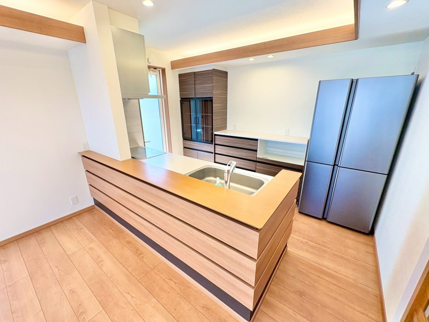 毎日のお料理もお掃除もテキパキはかどるシステムキッチン。