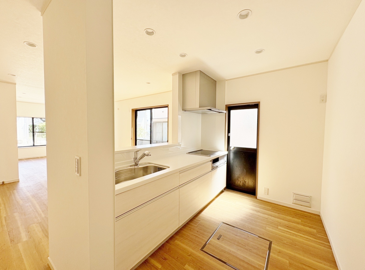 ダイニングとつながるキッチンからは家中が見渡せます。