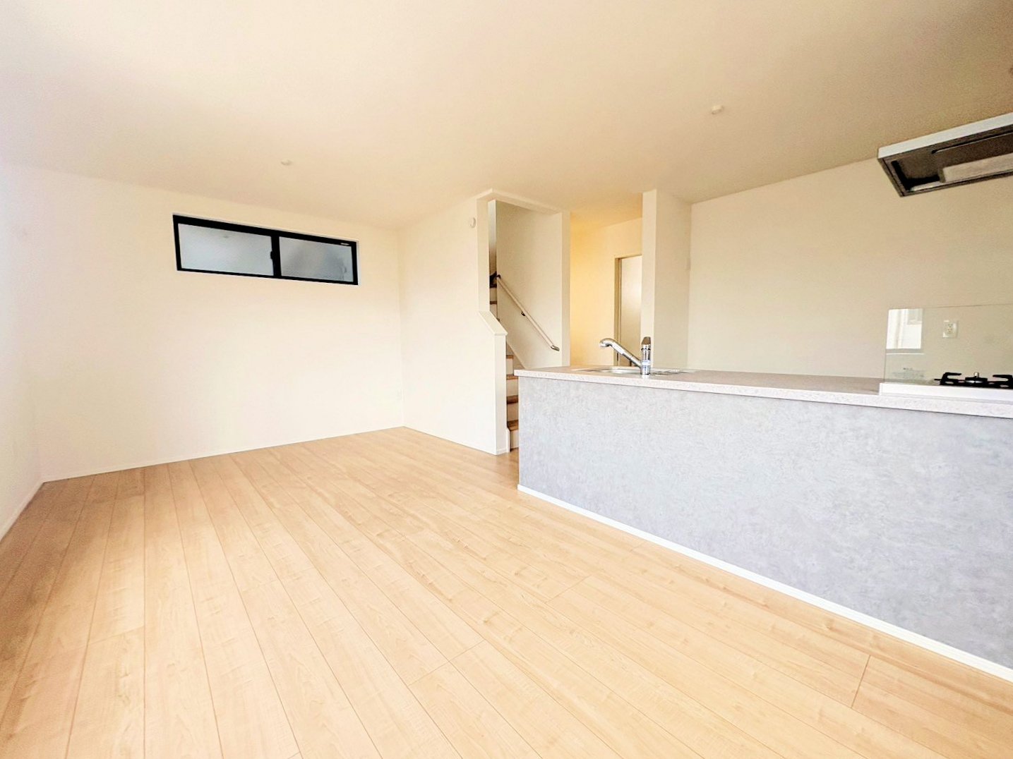 リビング階段にすることで、自然と集まる空間を実現しました。