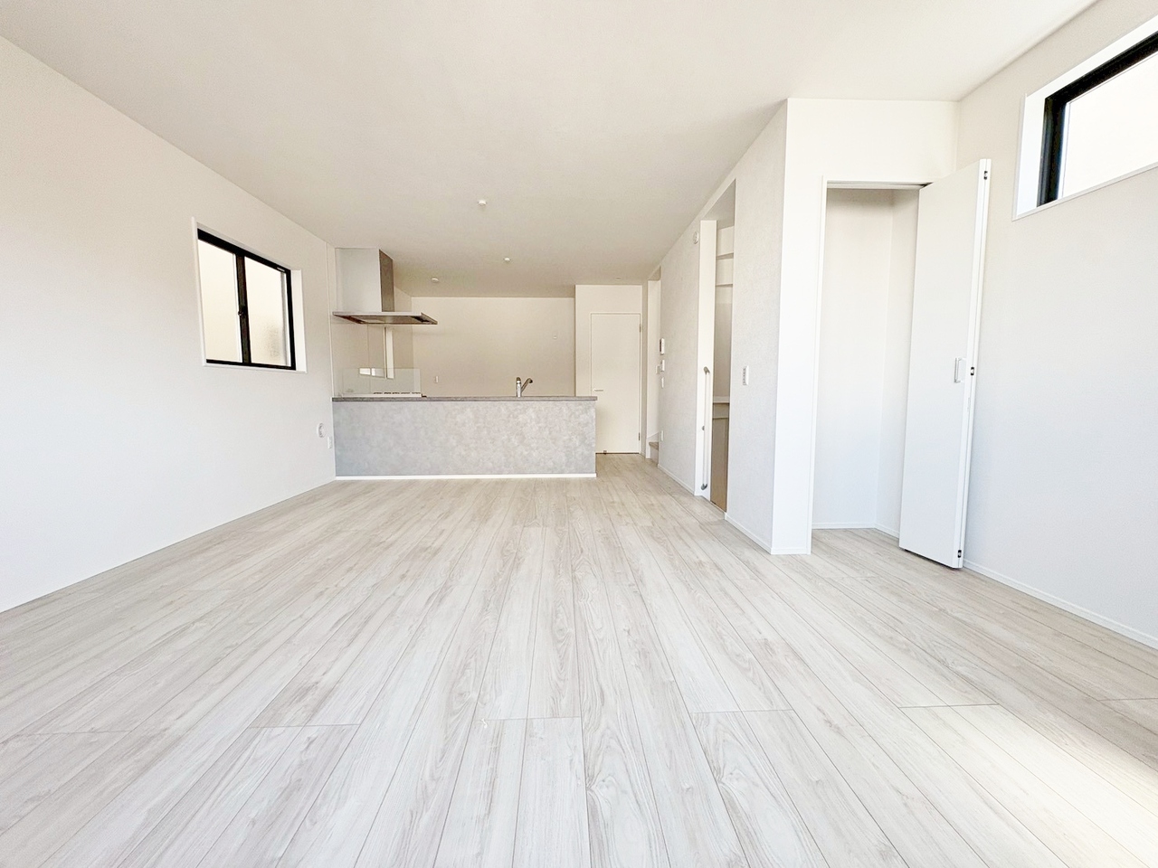 自然と家族のコミュニケーションが生まれるリビングイン階段を採用。