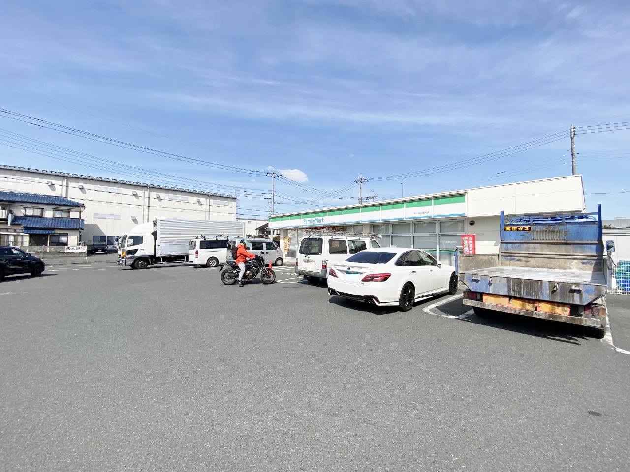 ファミリーマート 鳩ヶ谷八幡木店まで約500m