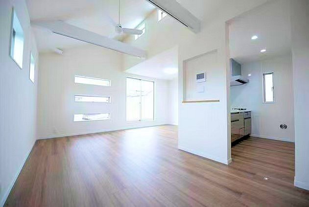 ２階にリビングを配置することにより、プライバシーも守られた安心の空間。