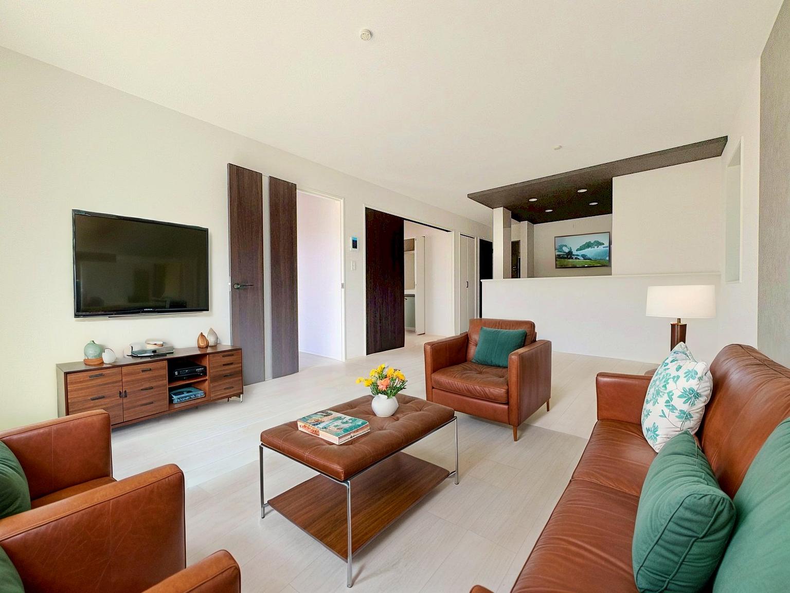 リビング横には続き間の３帖和洋室のある使い勝手の良い間取り。※現況の物件写真にCGによる画像処理済み