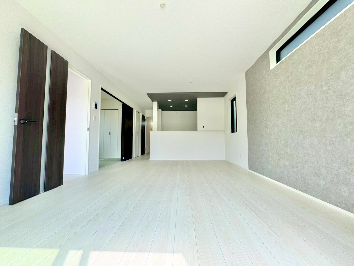 リビングスルー階段を採用し、家族同士の自然なコミュニケーションが増加します。