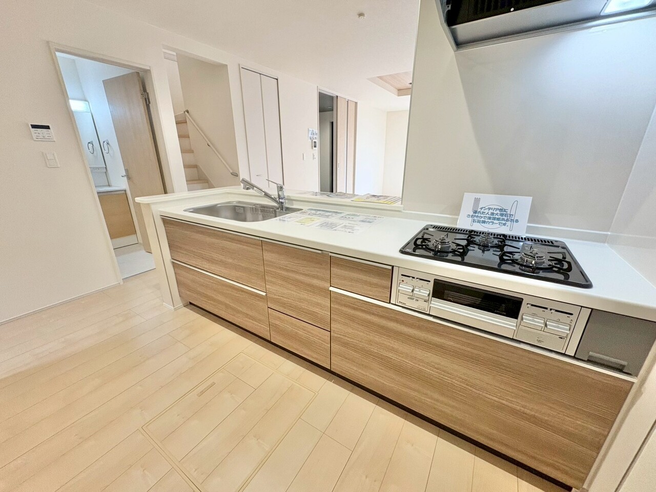 コミュニケーションを楽しめる対面式キッチンなら会話も弾みそう。