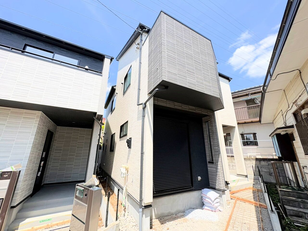 敷地面積は35坪超、陽当たり良好な4LDKの可変型のお住まいです。(令和8年5月 撮影)