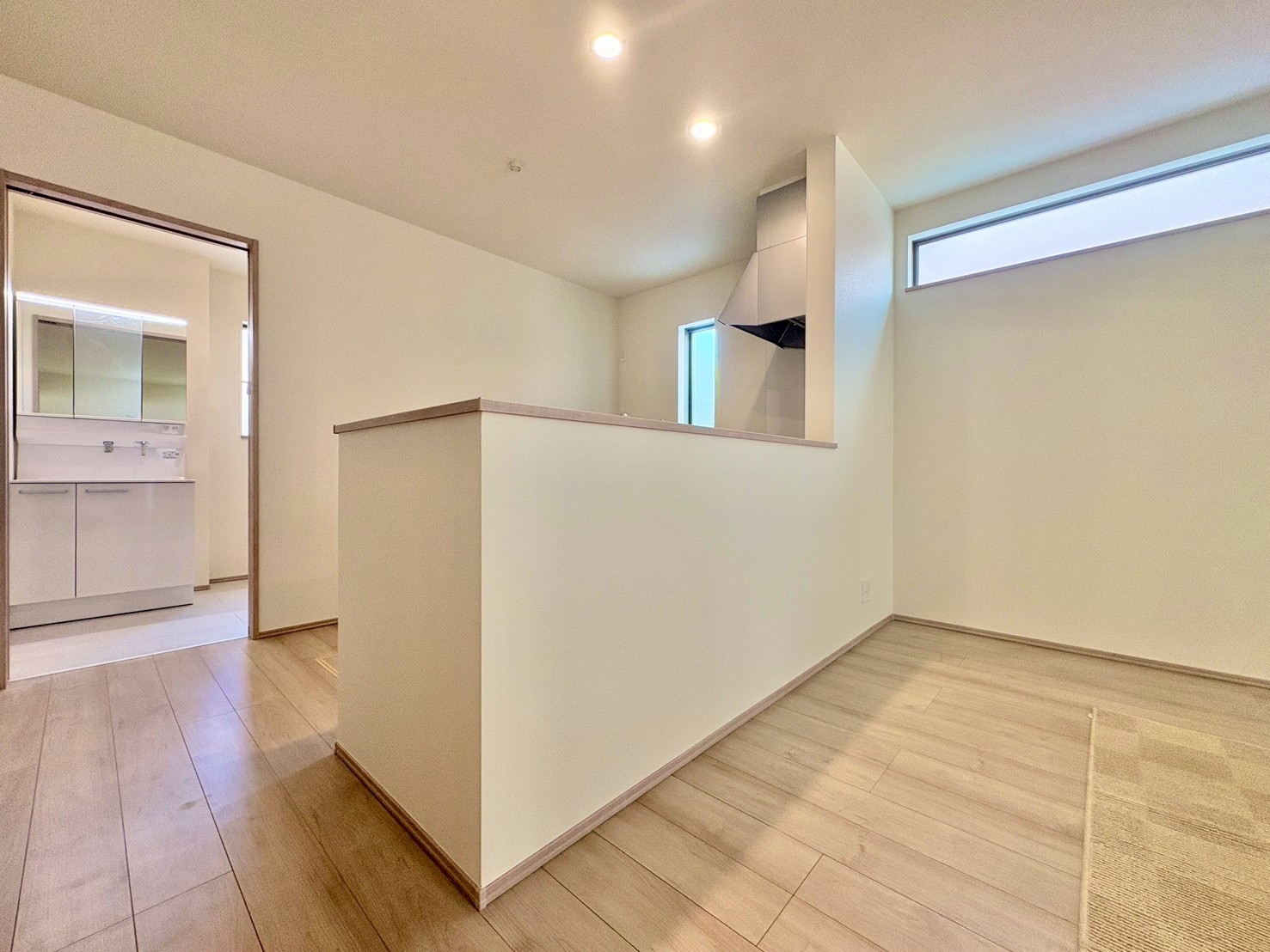 ダイニングとつながるキッチンからは家中が見渡せます。