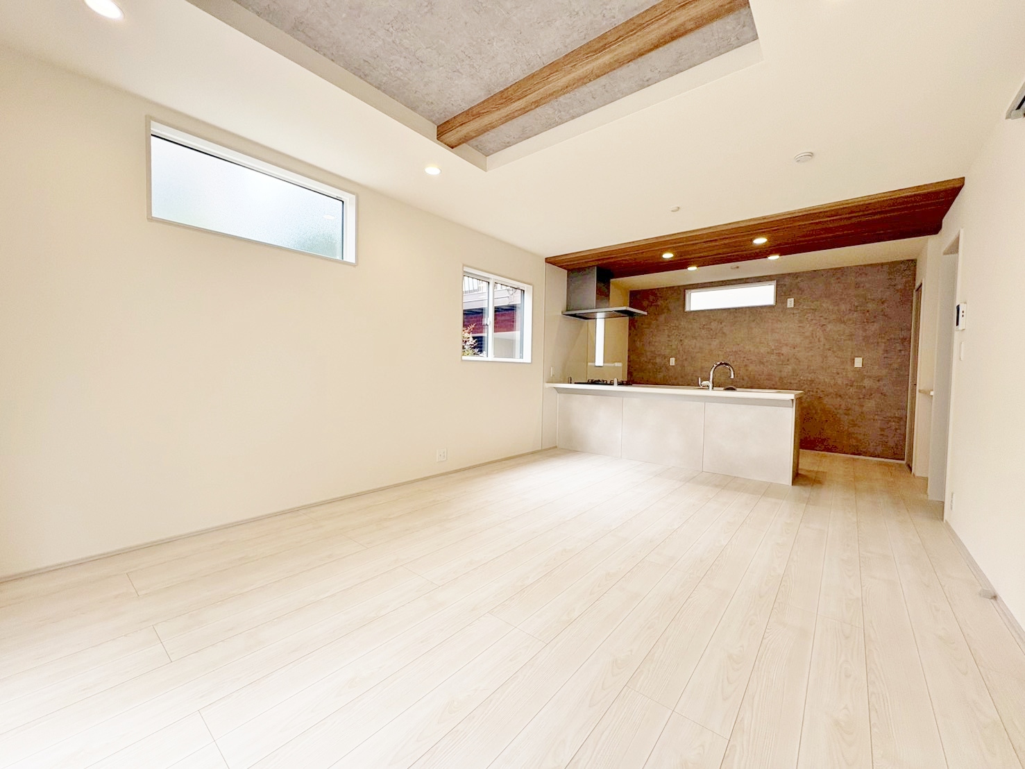 リビングのアクセントにもなる折上天井は洗練された空間を演出。