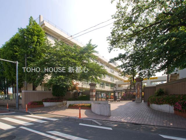 沼影小学校まで約1100m