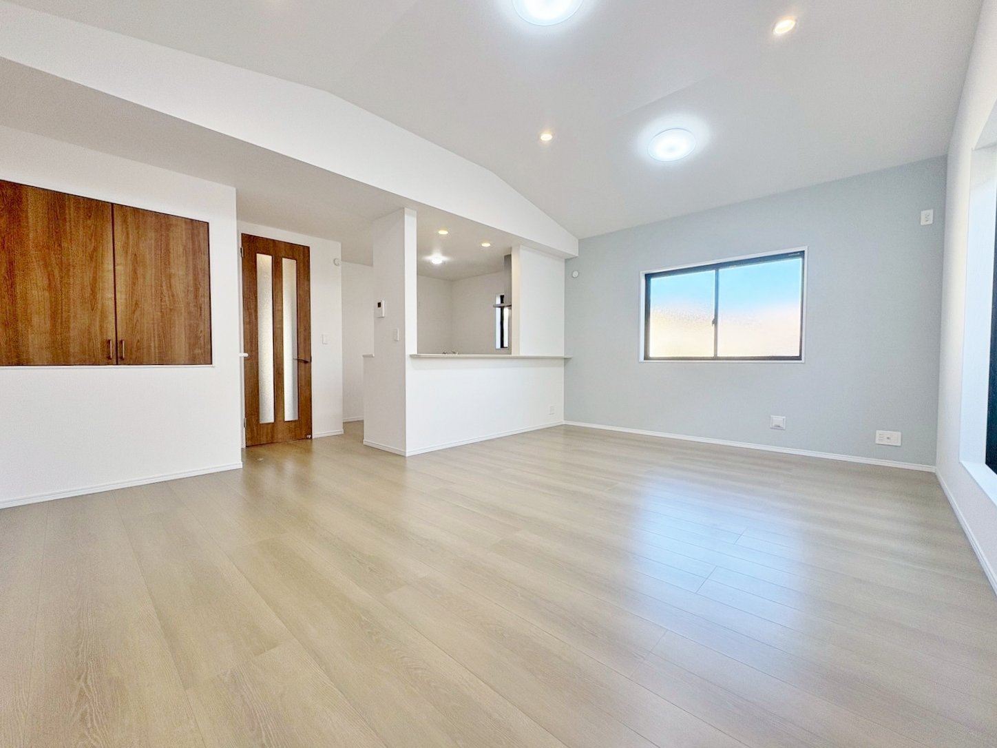 一日中家にいても飽きることのない素敵な空間です。