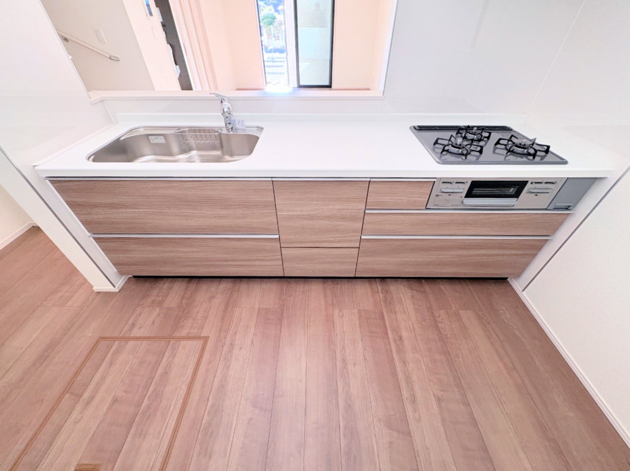 ダイニングとつながるキッチンからは家中が見渡せます。