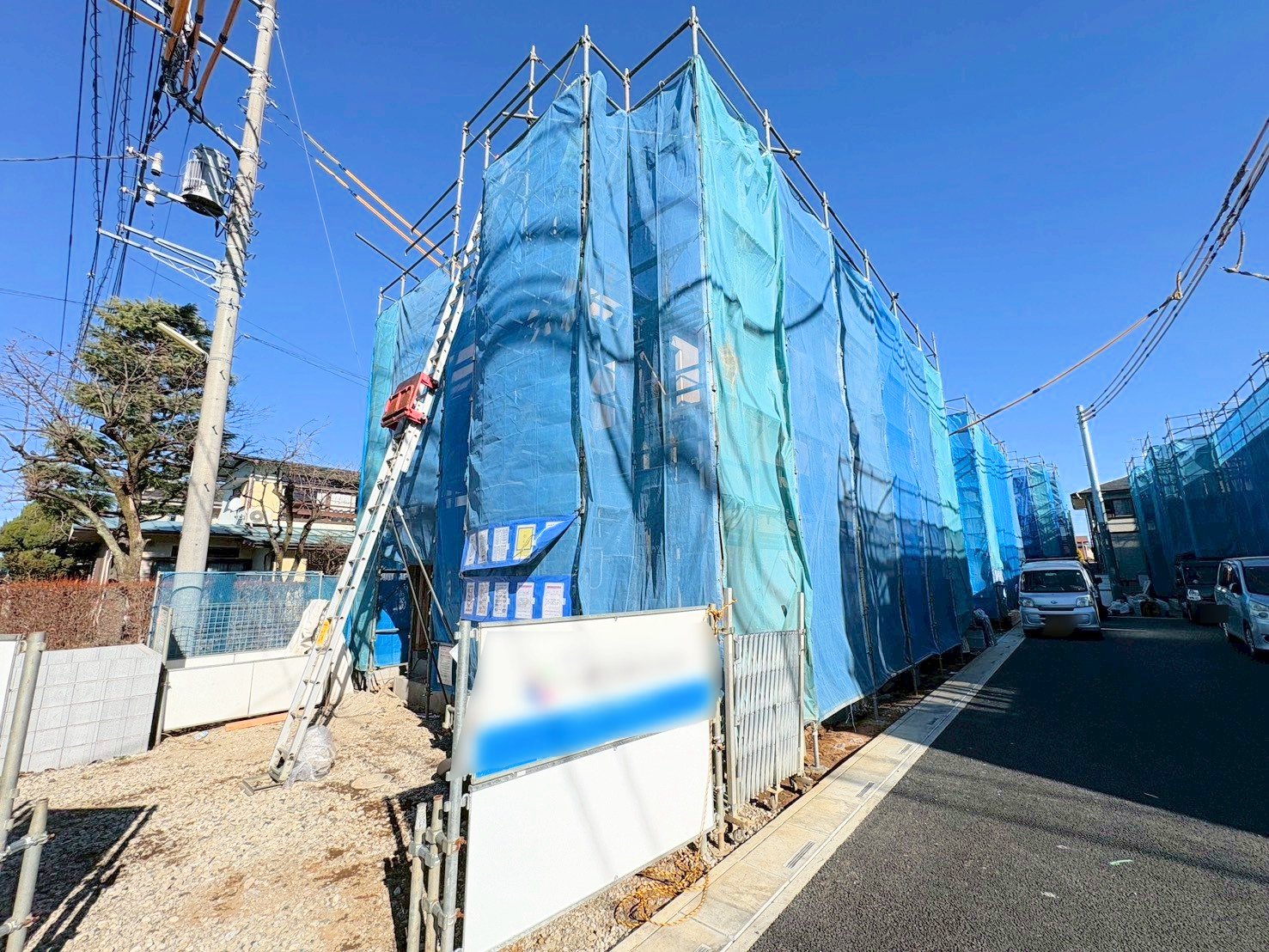 自然と家族のコミュニケーションが生まれるリビングスルー階段を採用。(令和8年1月 撮影)